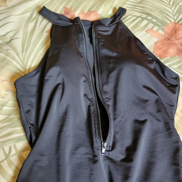 3/$25 NWOT Shein One Piece Swimwear Zip Up Front Black Scuba 0XL - Picture 4 of 12